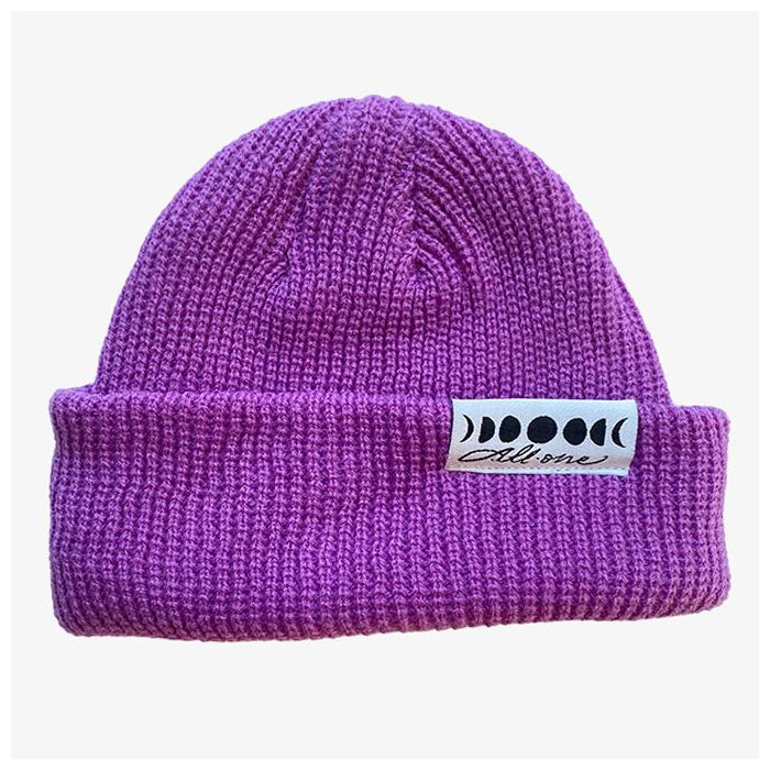 Gorro de lana acrilica. All one Brand Moonphases Shortcut Beanie Lagoon. Color: Morado