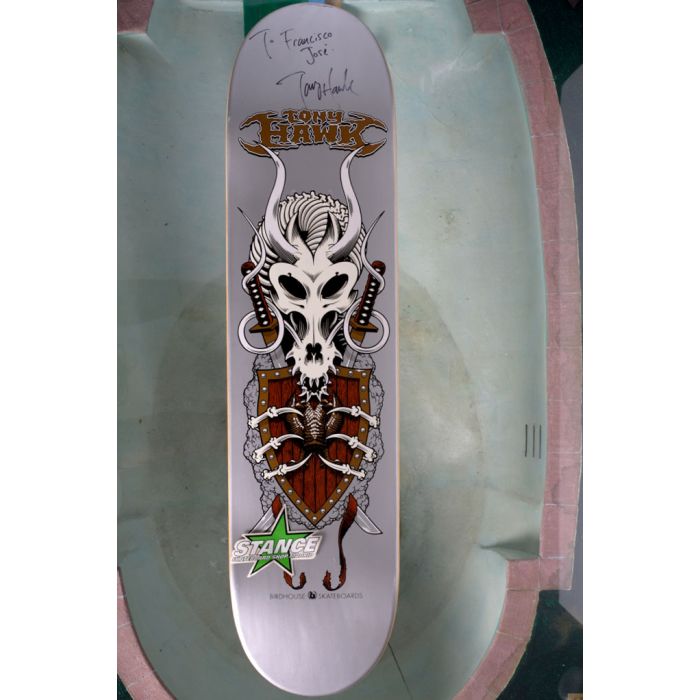 Tabla de monopatín Birdhouse Tony Hawk Dragon Shield "Colección Stance" Firmada Por Tony Hawk, dedicada a mi hijo.