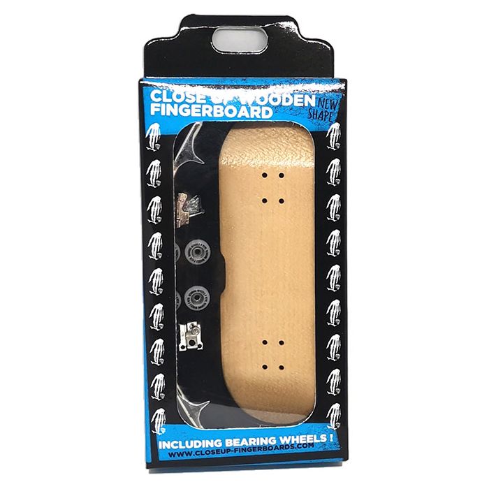 Completo Close Up Fingerboards Nude. Incluye una tabla con láminas de arce auténtico de 34 mm de ancho con cóncavo medio. Generación 5.1. Con tabla y ejes más anchos. Ruedas con rodamientos auténticos. Nunca antes ha habido fingerboards con este equipamie