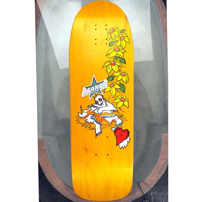 Tabla de monopatín Dogtown NOS Bryce Kanights Flower Guy II. Color: Amarillo. Tabla vintage original, no es una reedición. Stock Limitado. Articulo de colección. La tabla puede ser ligéramente distinta a la de la foto. No dude en ponerse en contacto con n