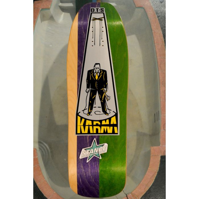 Tabla de monopatín Dogtown NOS Karma Tsocheff Criminal Mind. Color: Natural/ Azul/ Verde. "Colección Stance". Tabla vintage original, no es una reedición. Stock Limitado. Articulo de colección. Última tabla en este color.