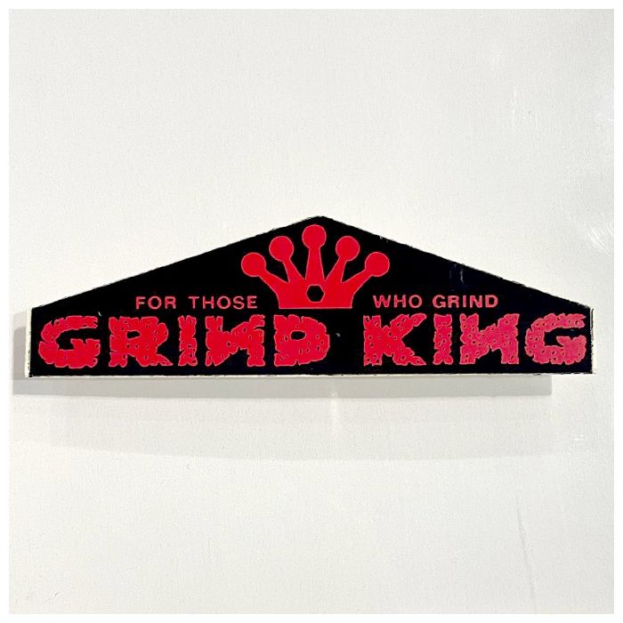 Pegatina Grind King. Colores, Negro/Rojo
4" x 1.5"
