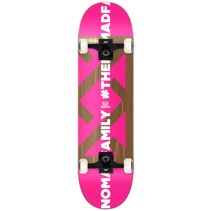 Monopatín completo Nomad Skateboards Wood Hashtag. 7.75" x 31.25". Concavo medio. Ruedas Nomad Crown logo, 52mm x 33mm. 99a. Color: Rosa. (Unidad)