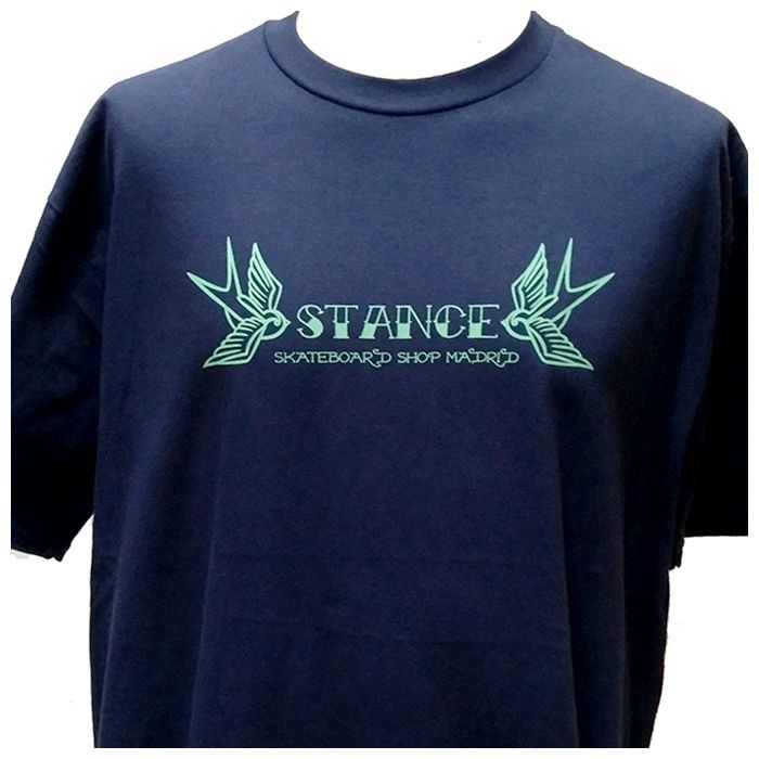 Camiseta manga corta Stance Skateboard Shop Tattoo Letters. Color: Azul Marino
