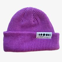 Gorro de lana acrilica. All one Brand Moonphases Shortcut Beanie Lagoon. Color: Morado