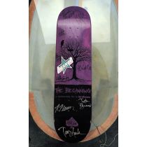 Tabla de monopatín Birdhouse The Beginning "Colleciónn Stance". Color Morado.Firmada Por El Equipo De Birdhouse. Tabla original, no es una reedición. Stock Limitado. Articulo de colección. La tabla puede ser ligéramente distinta a la de la foto. No dude e