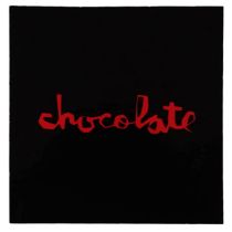 Adhesivo Chocolate Skateboards  Red Square Sticker 2" x 2" Color: Negro