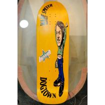 Tabla de monopatín Dogtown NOS Wade Speyer Victory "Colección Stance". Color: Amarillo. Tabla vintage original, no es una reedición. Stock Limitado. Articulo de colección. La tabla puede ser ligéramente distinta a la de la foto. No dude en ponerse en cont