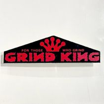 Pegatina Grind King. Colores, Negro/Rojo
4" x 1.5"
