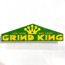 Pegatina Grind King. Color: Verde/Amarillo. 4" x 1.5"
