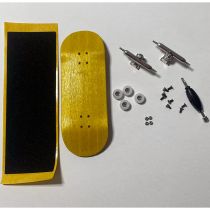 Completos Luv Fingerboards Yellow. Incluye una plataforma de capas de arce real de 33 mm de ancho, cóncavo medio.