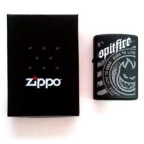 Encendedor Spitfire Emblem Zippo. Color: Negro