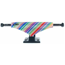 Eje Theeve CSX V3 5.25" Hollow king Pin Rainbow. El CSX es nuestra versión clásica de un eje de skate. Sencillo pero al mismo tiempo con todo lo bueno en cuanto a tecnología, incluye Theeve True Turn Geometry. Cuerpo y base de fundición, esparrago de Cro-